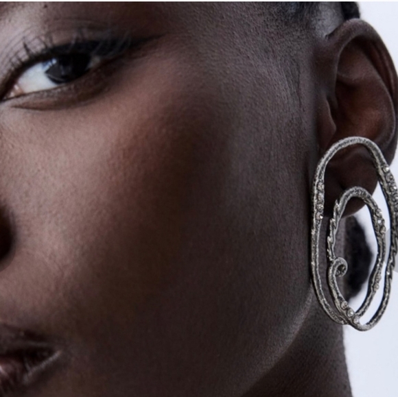Zara Jewelry - New Zara Silver With Rhinestone Asymmetric Oval Earrings ✨✨🔥🔥